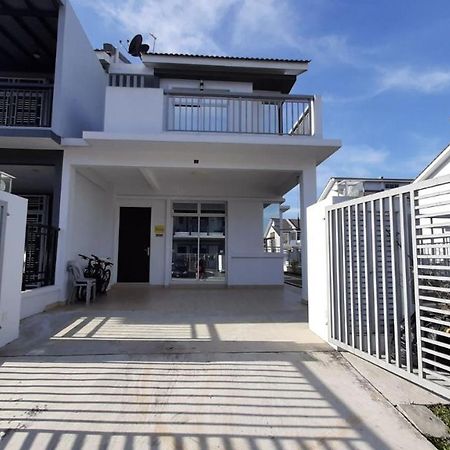 Homestay Greenway Pasir Gudang Bagian luar foto