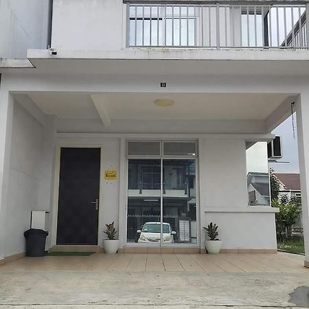 Homestay Greenway Pasir Gudang Bagian luar foto