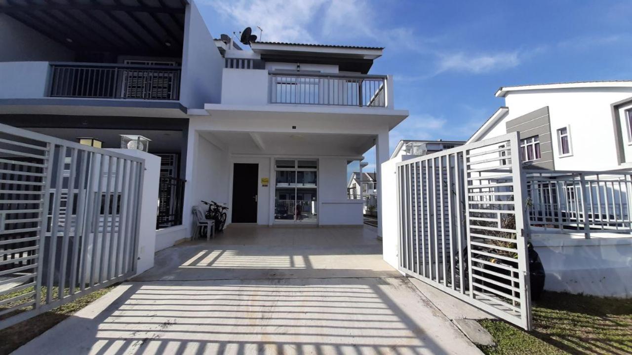 Homestay Greenway Pasir Gudang Bagian luar foto