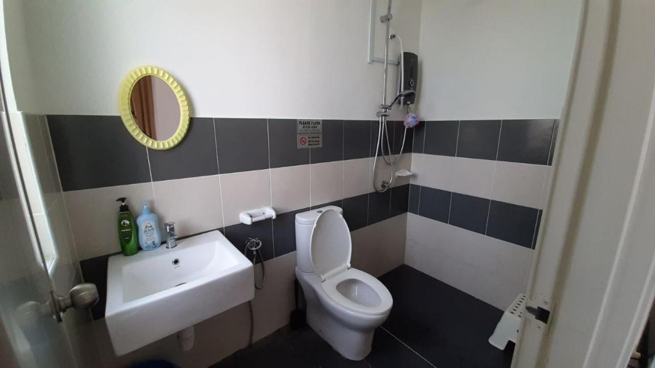 Homestay Greenway Pasir Gudang Bagian luar foto